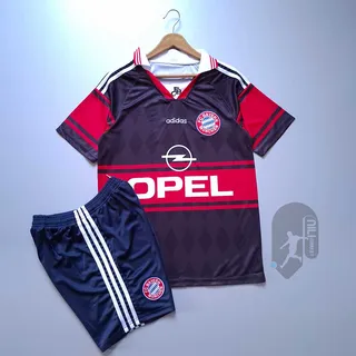 لباس کلاسیک بایرن مونیخ 99-1997 به همراه شورت ورزشی