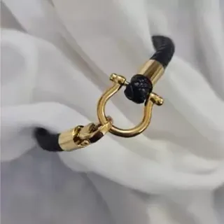 دستبند امگا چرمی قفل طلایی