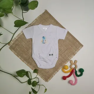 بادی نوزادی پسرانه آستین کوتاه برند twins طرح زرافه آبی رنگ