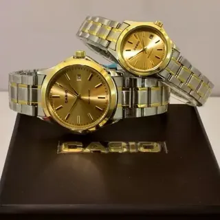 ساعت ست و تکی زنانه و مردانه عقربه ای کاسیو CASIO صفحه گرد طلایی بند استیل دو رنگ طلایی نقره ایی - تک کد 2728