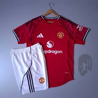 لباس اول منچستریونایتد ( ورژن پلیر -  فصل 2025 2026) به همراه شورت ورزشی