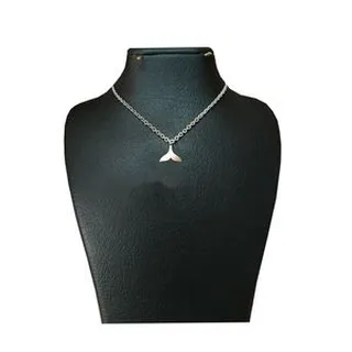 گردنبندویونج مدلاستیل طرح دم وال 01