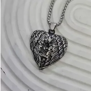 گردنبند بال طرح قلب 