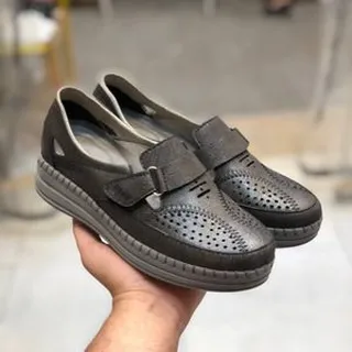 کفش طبی زنانه چسبی تابستونه رنگ طوسی