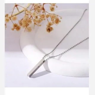 گردنبند مکعب ساده نقره ای تمام استیل