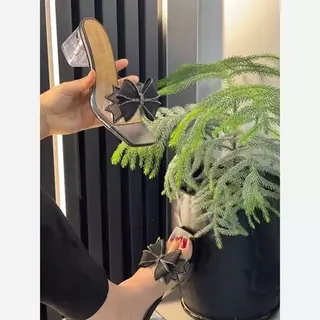 صندل کراواتی  جدیدپاشنه 4و6و9سانت هم به صورت تک وهم عمده موجوده تاسایز42 همه رنگی قابل سفارش است