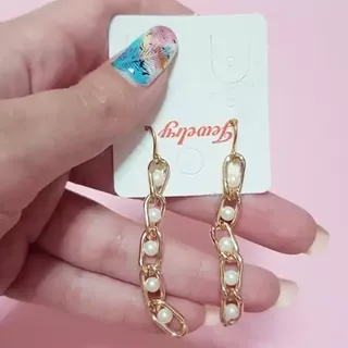 گوشواره زنجیری کارتیر وسط مروارید