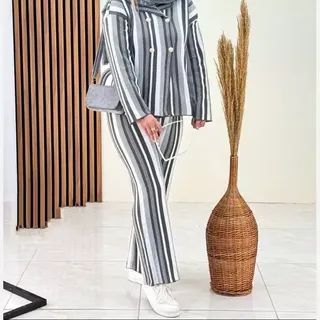 ست کت شلوار جنس  نخ ریز بافت اکرولیک 