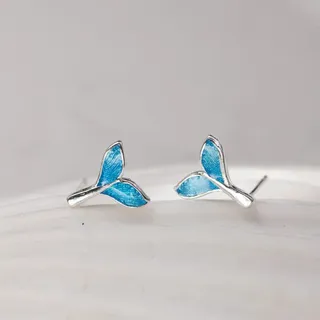 0048. گوشواره میخی زنانه مدل دم نهنگ آبی