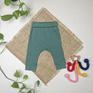 شلوار نوزادی اسلش برند h and m کمرکش سبز تیره رنگ – 2 تا 4 ماه