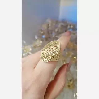 انگشتر طلاروس جدید کاملا رنگ ثابت فوق العاده شیک با طلا مو نمیزنه ورق بزنید 