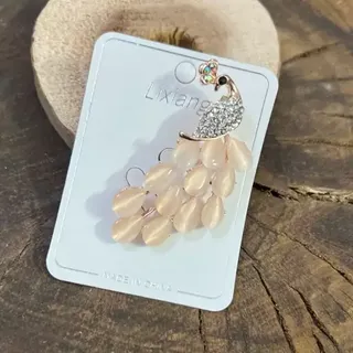 سنجاق سینه زنانه 