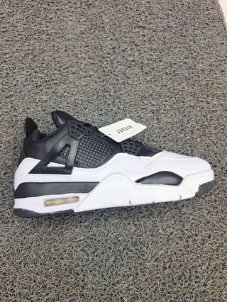 کتونی جردن ۴ سفید مشکی ساقدار های کپی Nike air jordan 4 black & white