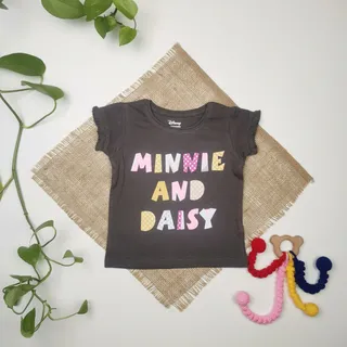 تیشرت نوزادی دخترانه آستین کوتاه برند disney طرح پرک پرکی نوشته دار طوسی رنگ