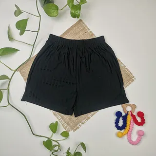 شلوارک نوزادی پسرانه برند Tu طرح راه راه بغل چاک دار مشکی رنگ – 11 سال