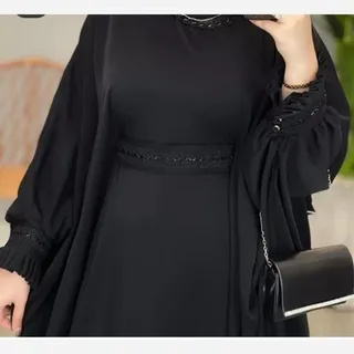 مانتو عبایی قواره بزرگ تا سایز 60 دارای بند تنظیم برای سایزپشت کار زیپ مخفی دارد  