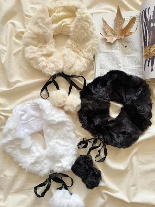 شال خز پوم دار