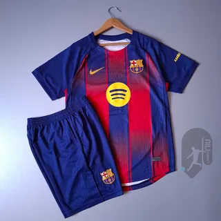 لباس اول بارسلونا ( ورژن پلیر -  فصل 2025 2026) به همراه شورت ورزشی