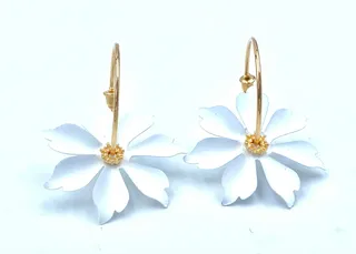 گوشواره دخترانه سیلیکونی گل سفید