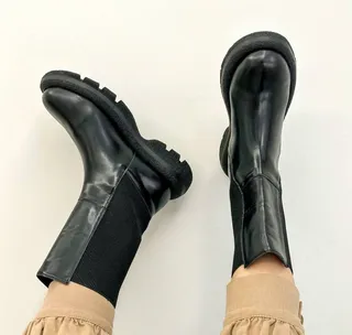 کفش بوت زنانه استرادیواریوس مدل Stradivarius Flat Ankle Boots - BTB90