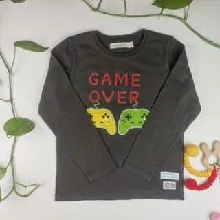 بلوز پسرانه آستین بلند طرح دسته بازی قهوه ای پررنگ رنگ – 3-4 سال