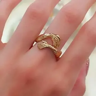 انگشتر آغوش دست طلایی