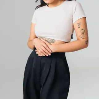 تیشرت کراپ کرم مدل نونا | کیامورس