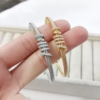 بنگل زنانه طرح طلای نگیندار نقره ای و طلایی