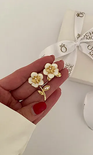 گوشواره گل زنبوری صدفی