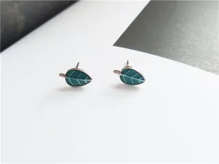 0135. گوشواره برگ سبز