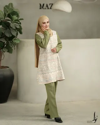 کت و شلوار هلن پسته ای