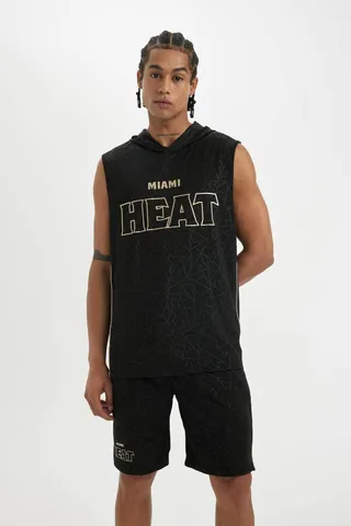 Defactoشلوارک پارچه ای سنگین پاهای کوتاه DeFactoFit NBA Miami Heat Fit استاندارد