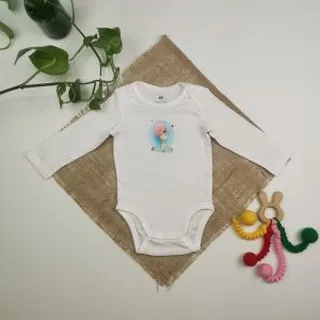 بادی نوزادی دخترانه آستین بلند برند h and m طرح زرافه سفید رنگ – 4-6 ماه