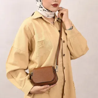 کیف دوشی زنانه طرح رستا متوسط چرم فلوتر عسلی