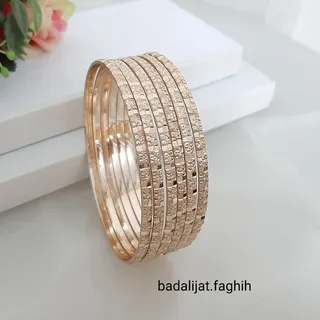 پک 6 تایی النگو طلاروس وارداتی بسیار با کیفیت و کاملا رنگ ثابت و مناسب استفاده دائم ورق بزنید لطفا 