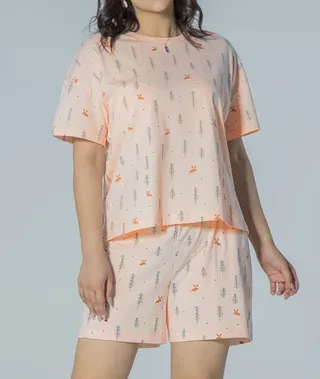 ست زنانه تیشرت و شورتک طرح گوزن