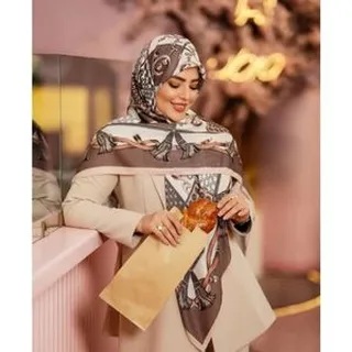 روسری زنانه ابریشم توییل کجراه قواره 140 مدل کهربا کد 02