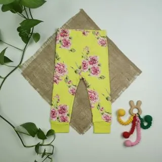 شلوار نوزادی طرح گل گلی سبز رنگ