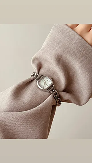 ساعت زنجيري نقره ای  سفید