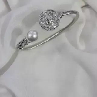 دستبند النگویی ورساچ نقره ای