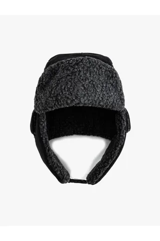 Kotonخزدار مصنوعی در کلاه خلبان