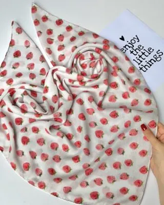 اسکارف توت‌فرنگی