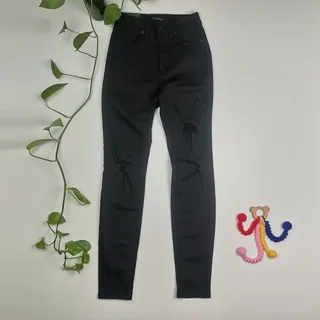 شلوار جین جذب طرح پاره مشکی رنگ – 10-11 سال