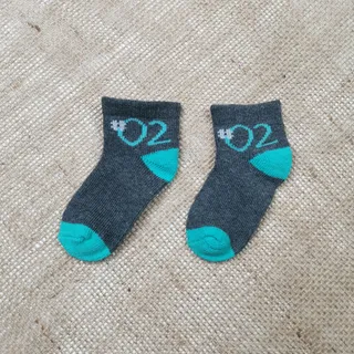 جوراب نوزادی ساق کوتاه طرح نوشته دار طوسی رنگ – 6-12 ماه