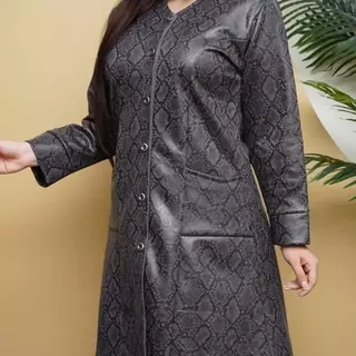 پالتو سوییت پالتو خاص فوق العاده زیبا. باتنخوری عااالی