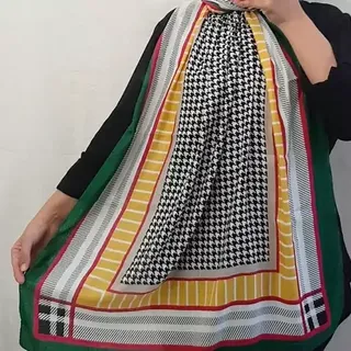شال نخی طرح پیجازی دور حاشیه سبز