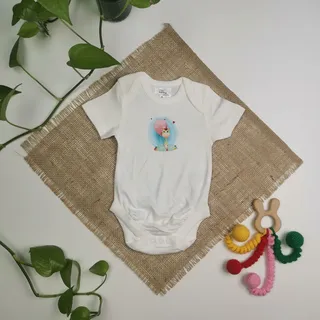 بادی نوزادی دخترانه آستین کوتاه برند twins طرح زرافه آبی رنگ – 3-6 ماه