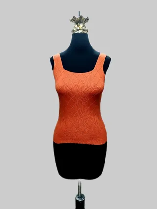 تاپ یقه خشتی طرح لوزی بند سر شانه پهن زنانه کد1571