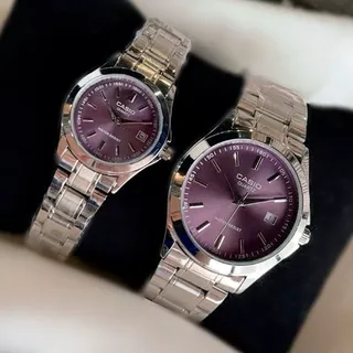 ساعت ست و تکی زنانه و مردانه عقربه ای کاسیو CASIO صفحه گرد بنفش بند استیل نقره ایی - تک کد 9506