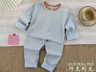 بلوز و شلوار راحتی دخترانه طرح  گل  و زمینه آبی رنگ